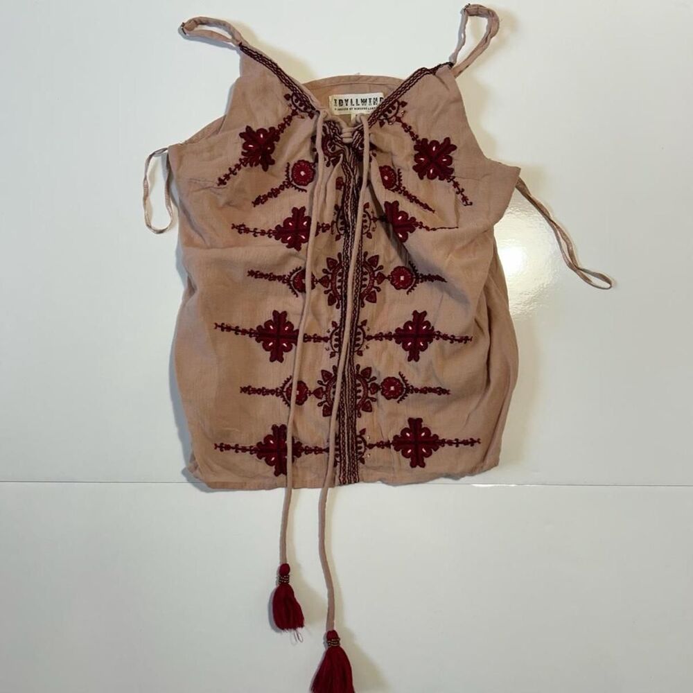 Idyllwind Women’s embroidered top with tassels